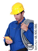 Electrician with voltmeter. Стоковое фото, агентство Ingram Publishing / Фотобанк Лори