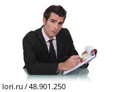 Man pointing to the disappointing results of an opinion poll. Стоковое фото, агентство Ingram Publishing / Фотобанк Лори