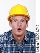 Builder in state of disbelief. Стоковое фото, агентство Ingram Publishing / Фотобанк Лори