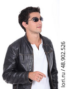 Man wearing leather jacket. Стоковое фото, агентство Ingram Publishing / Фотобанк Лори
