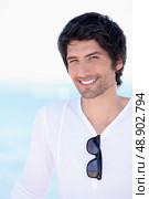 Man smiling in the sunshine. Стоковое фото, агентство Ingram Publishing / Фотобанк Лори