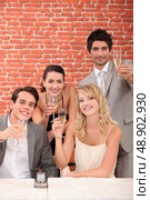 Co-workers celebrating. Стоковое фото, агентство Ingram Publishing / Фотобанк Лори