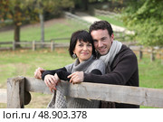 Couple strolling in the countryside. Стоковое фото, агентство Ingram Publishing / Фотобанк Лори