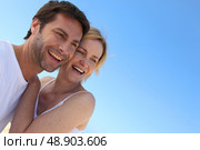 Carefree couple on holiday together. Стоковое фото, агентство Ingram Publishing / Фотобанк Лори