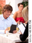 Date in a restaurant. Стоковое фото, агентство Ingram Publishing / Фотобанк Лори