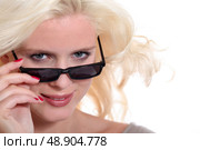 Blonde in sunglasses. Стоковое фото, агентство Ingram Publishing / Фотобанк Лори