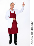 Waiter pointing. Стоковое фото, агентство Ingram Publishing / Фотобанк Лори