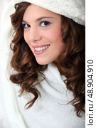 Brunette ready for winter. Стоковое фото, агентство Ingram Publishing / Фотобанк Лори