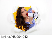 Brunette speaking into megaphone. Стоковое фото, агентство Ingram Publishing / Фотобанк Лори