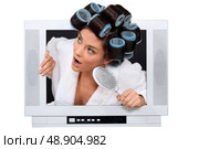 Woman with curlers. Стоковое фото, агентство Ingram Publishing / Фотобанк Лори