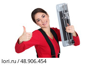 Tiler giving the thumb up. Стоковое фото, агентство Ingram Publishing / Фотобанк Лори