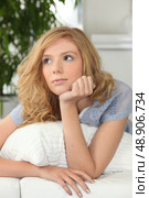 Fair-haired woman daydreaming. Стоковое фото, агентство Ingram Publishing / Фотобанк Лори