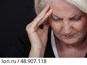 Senior woman with headache. Стоковое фото, агентство Ingram Publishing / Фотобанк Лори