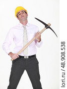 businessman holding a pickax. Стоковое фото, агентство Ingram Publishing / Фотобанк Лори