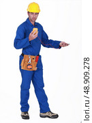 Tradesman using a multimeter. Стоковое фото, агентство Ingram Publishing / Фотобанк Лори