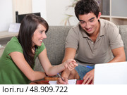 male and female student working together. Стоковое фото, агентство Ingram Publishing / Фотобанк Лори