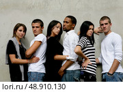 Trendy young people gathered by wall. Стоковое фото, агентство Ingram Publishing / Фотобанк Лори