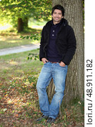 young man near a tree in autumn. Стоковое фото, агентство Ingram Publishing / Фотобанк Лори