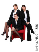 woman in red chair. Стоковое фото, агентство Ingram Publishing / Фотобанк Лори