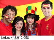 Spanish football supporters. Стоковое фото, агентство Ingram Publishing / Фотобанк Лори