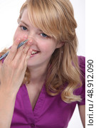 Woman giggling. Стоковое фото, агентство Ingram Publishing / Фотобанк Лори