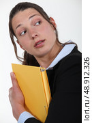 Woman looking over her shoulder. Стоковое фото, агентство Ingram Publishing / Фотобанк Лори