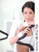 brunette in gym. Стоковое фото, агентство Ingram Publishing / Фотобанк Лори