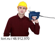 Craftsman with a chainsaw. Стоковое фото, агентство Ingram Publishing / Фотобанк Лори