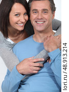 Embracing couple. Стоковое фото, агентство Ingram Publishing / Фотобанк Лори