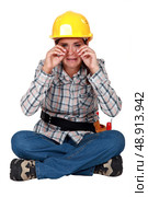 A sobbing tradeswoman. Стоковое фото, агентство Ingram Publishing / Фотобанк Лори