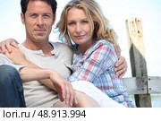 Relaxed mature couple sitting in the sunshine. Стоковое фото, агентство Ingram Publishing / Фотобанк Лори