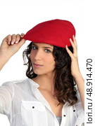 Woman wearing a beret. Стоковое фото, агентство Ingram Publishing / Фотобанк Лори