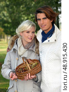 couple back from the woods. Стоковое фото, агентство Ingram Publishing / Фотобанк Лори