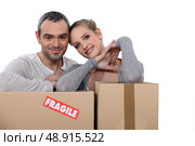 Couple stood with storage boxes. Стоковое фото, агентство Ingram Publishing / Фотобанк Лори