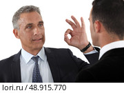 Man signaling to colleagues. Стоковое фото, агентство Ingram Publishing / Фотобанк Лори