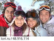 Portrait of a family on a skiing holiday together. Стоковое фото, агентство Ingram Publishing / Фотобанк Лори