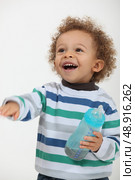 Little boy with bottle. Стоковое фото, агентство Ingram Publishing / Фотобанк Лори