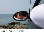 Young man in rearview mirror. Стоковое фото, агентство Ingram Publishing / Фотобанк Лори