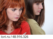 two girlfriends having a quarrel. Стоковое фото, агентство Ingram Publishing / Фотобанк Лори