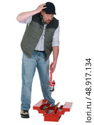 Handyman looking for a lost object in his toolbox. Стоковое фото, агентство Ingram Publishing / Фотобанк Лори