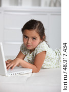 portrait of a little girl with laptop. Стоковое фото, агентство Ingram Publishing / Фотобанк Лори