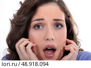 Close-up of a young woman with expression of fear. Стоковое фото, агентство Ingram Publishing / Фотобанк Лори