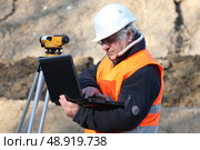 Man conducting a survey. Стоковое фото, агентство Ingram Publishing / Фотобанк Лори