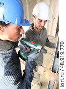 black and white carpenters at work with electric drill. Стоковое фото, агентство Ingram Publishing / Фотобанк Лори