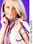 Blond girl talking on mobile phone. Стоковое фото, агентство Ingram Publishing / Фотобанк Лори