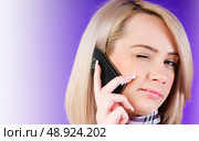 Attractive girl speaking on the mobile phone. Стоковое фото, агентство Ingram Publishing / Фотобанк Лори