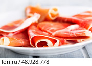 prosciutto ham on wooden table. Стоковое фото, агентство Ingram Publishing / Фотобанк Лори