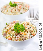 traditional russian salad on a plate. Стоковое фото, агентство Ingram Publishing / Фотобанк Лори