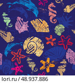 Seamless background with Marine life - pattern with shells, seahorses, dolphins, sea stars. Стоковая иллюстрация, агентство Ingram Publishing / Фотобанк Лори
