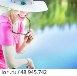 Portrait of the lady with the fabulous pearl smile. Стоковое фото, агентство Ingram Publishing / Фотобанк Лори